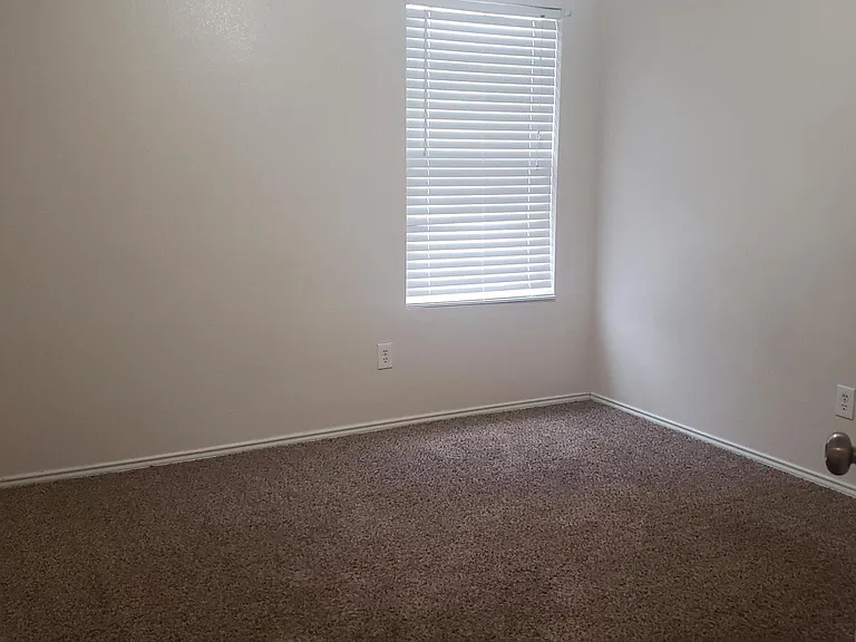 5005 Waterford Dr — Photo 12