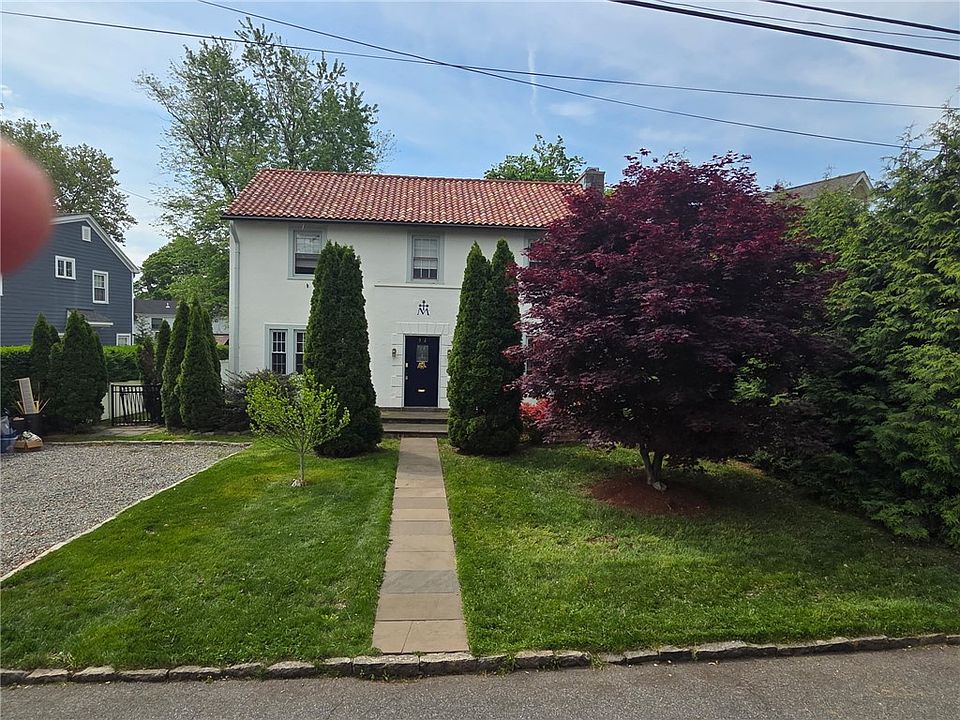 1st image of 32 Deerfield Ave