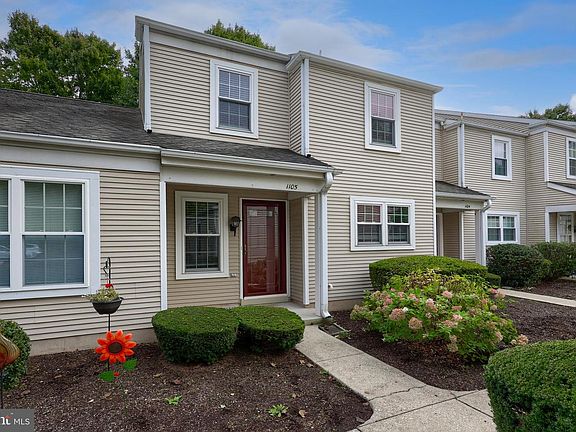 2nd image of 1105 Cambridge Ct