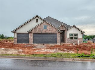 2140 Preserve Edge Dr, Edmond, OK 73034