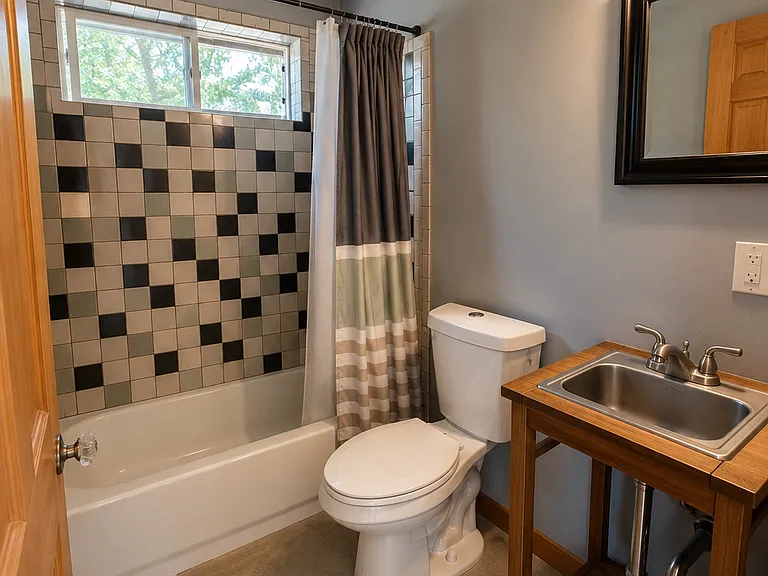 220 W Hersey St — Photo 10