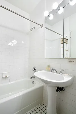 Rented by Space Marketing Shop | media 33