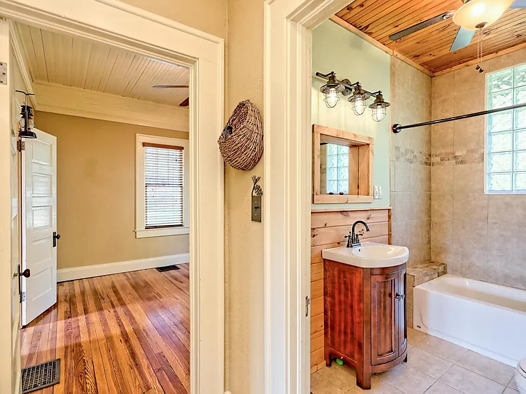 493 Valley St — Photo 34
