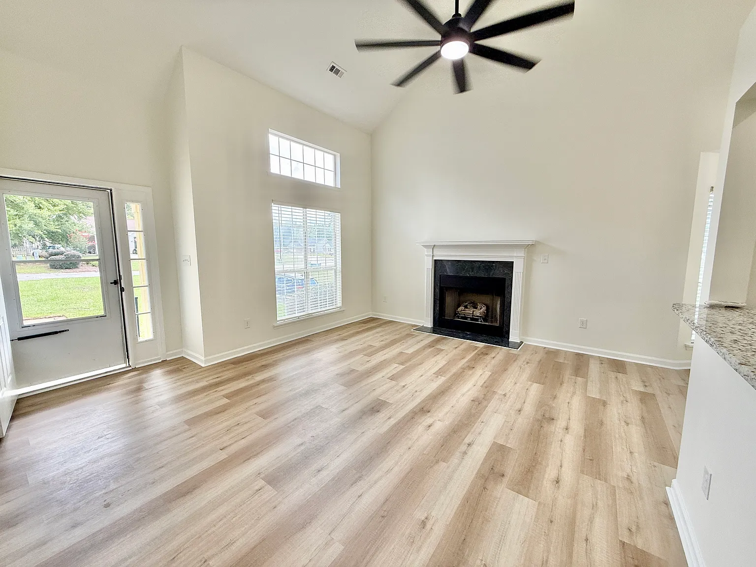 3 bed, 2.5 bath, 2260 sqft, $2,300 — Photo 3