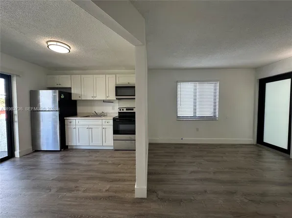 529 SW 4th St APT 305, Miami, FL 33130