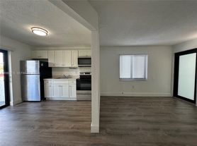 529 SW 4th St, Miami, FL