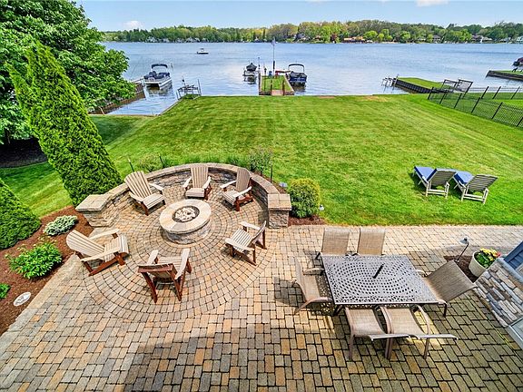 3rd image of 10698 Baneberry Ln