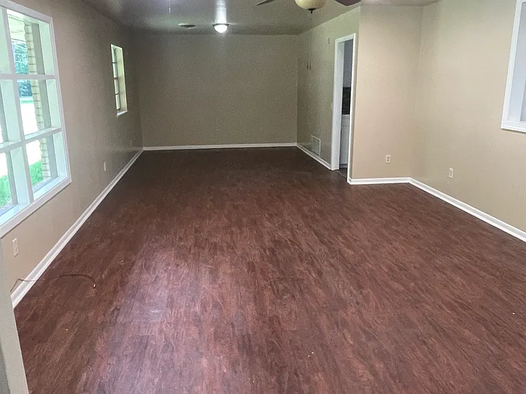 1401 S Broadmoor Dr — Photo 2