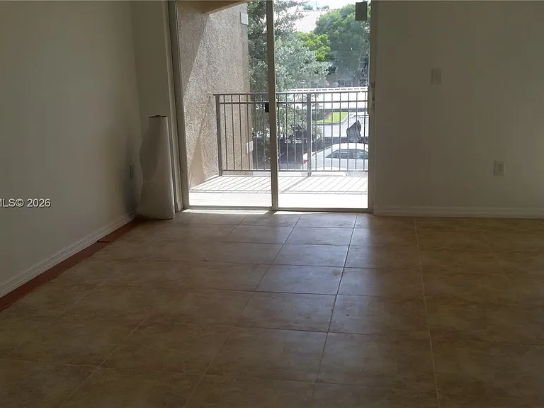 131 SW 117th Ave #8205 — Photo 3