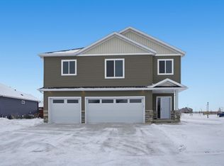 7405 Claire Dr S, Fargo, ND 58104