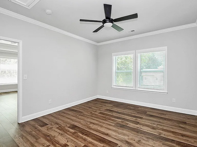 2536 Barry St — Photo 13