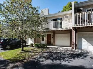 17492 Pond Cir, Eden Prairie, MN 55346