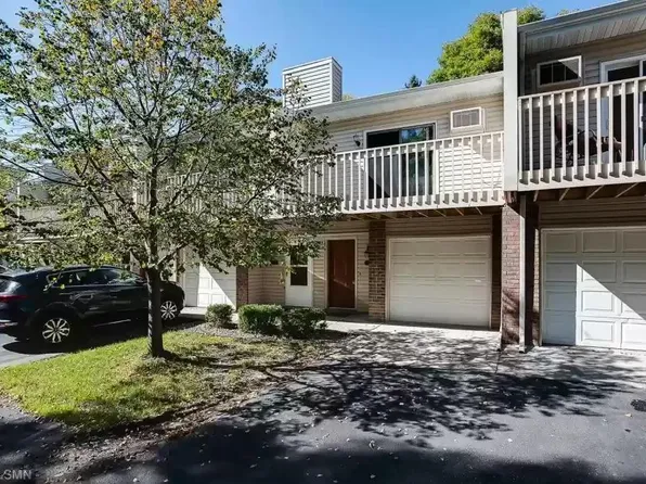 17492 Pond Cir, Eden Prairie, MN 55346