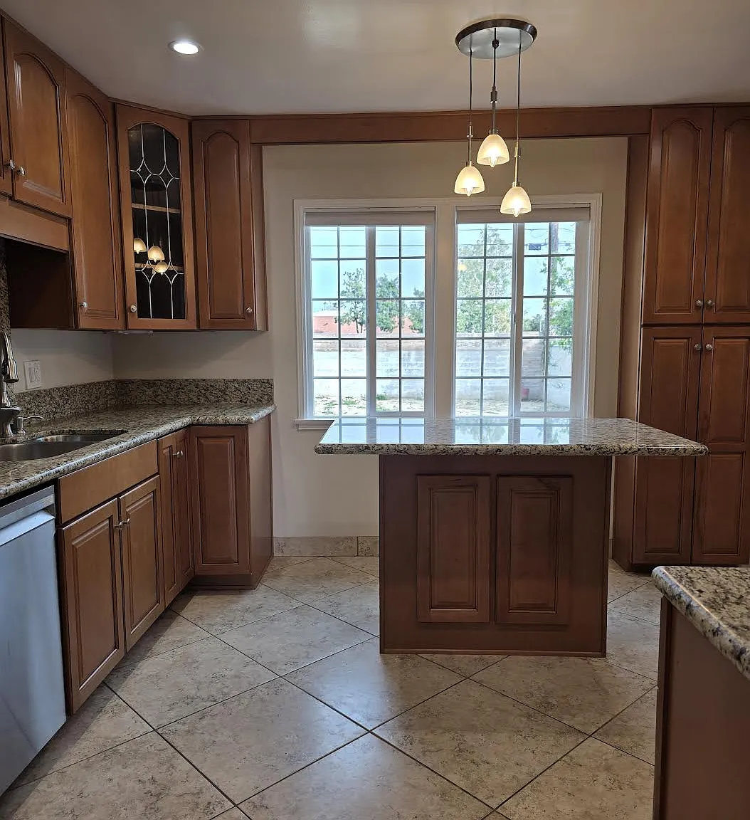 470 Mercury Ln — Photo 4