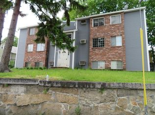 1 19th St APT 4, Lowell, MA 01850