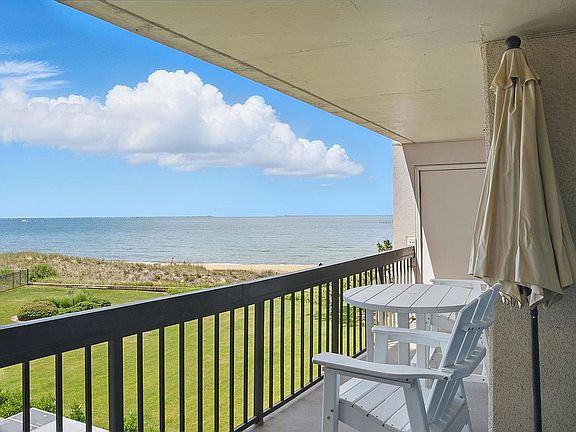 Balcony & Umbrella w/Stand