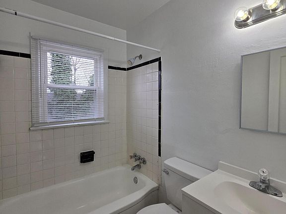 5th image of 710 Queen Ave NW