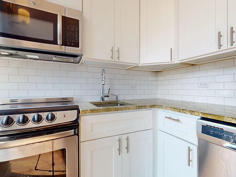 237 E 34th St #1901 — Photo 11
