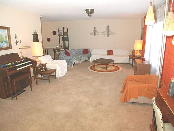 3rd image of 7442 Churchill Dr