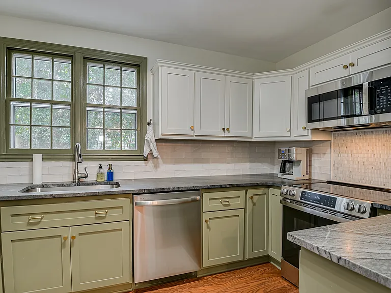 904 Highland Ave — Photo 13