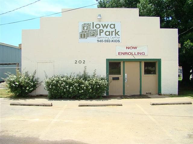 1st image of 202 N Jackson Ave