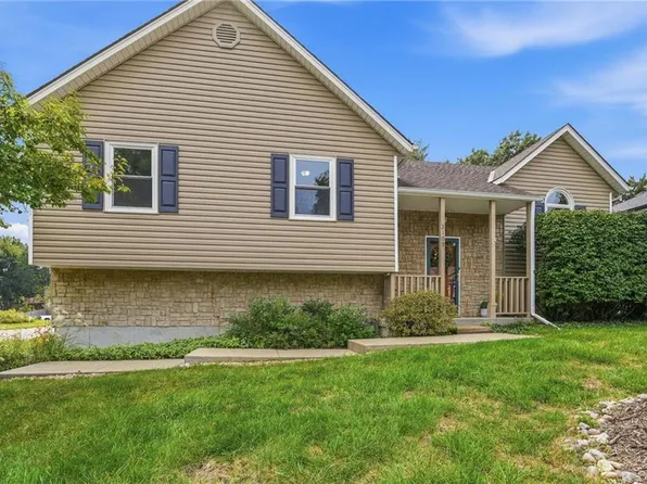 2109 3rd Ter, Lees Summit, MO 64063