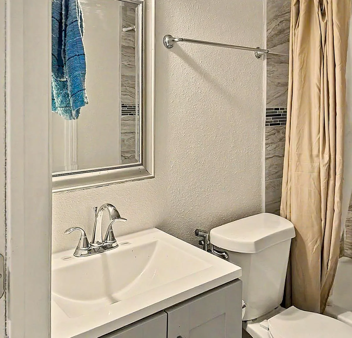 4 bed, 4.0 bath, 1900 sqft, $927 — Photo 3