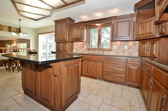2nd image of 1601 Woodland Dr