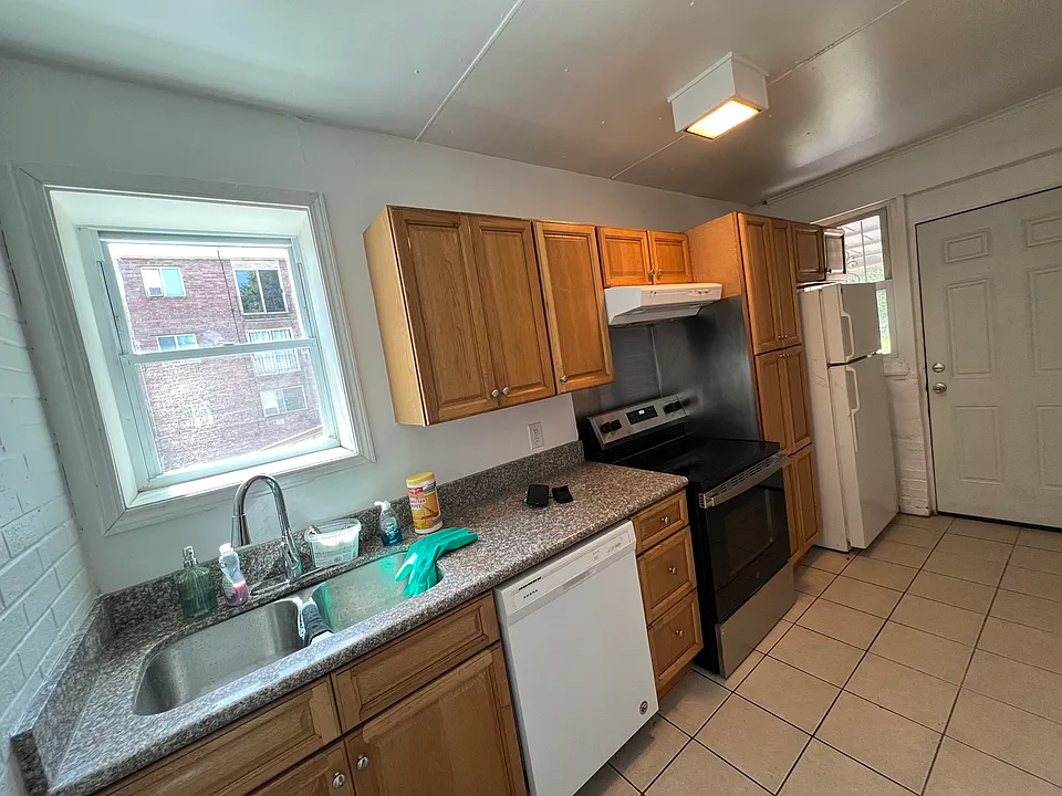 159 Robinson St #1