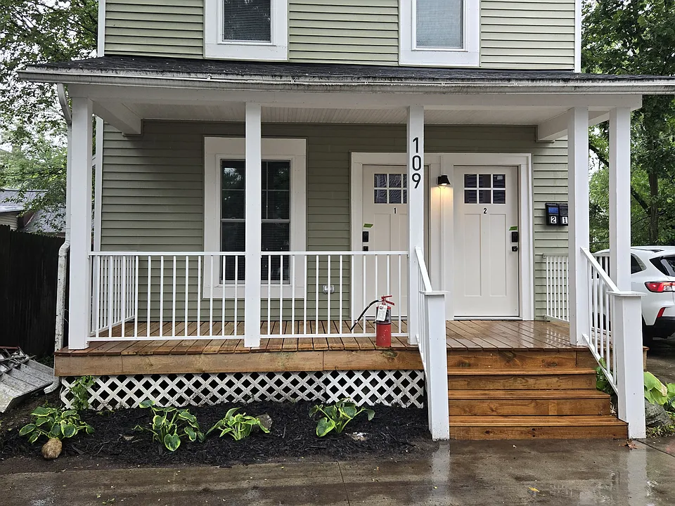 Front of 109 Lexingon Ave NW