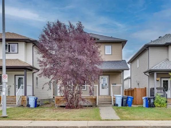 156 N Juniper St, Wood Buffalo, AB T9K 0M8