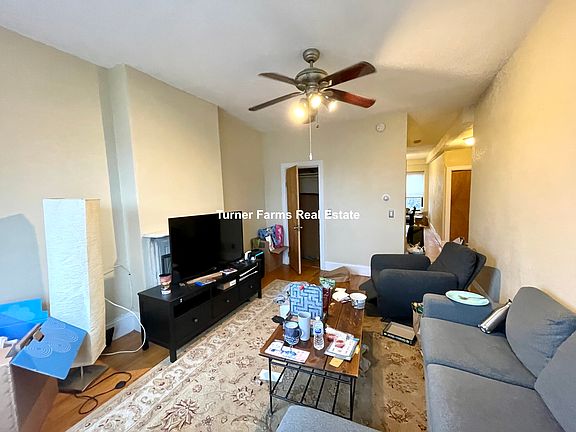 4th image of 88R Hammond St #7