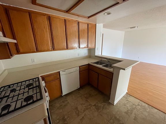 4th image of 11707 Otsego St #K