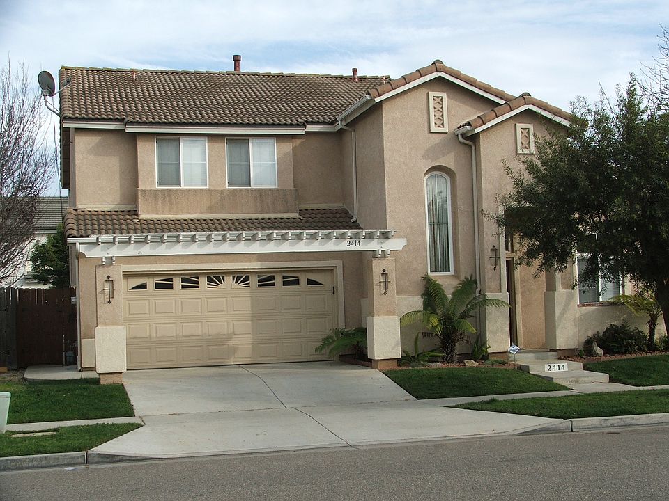 1st image of 2414 N Bentley Ave