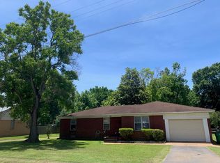 303 7th St, Palestine, TX 75803