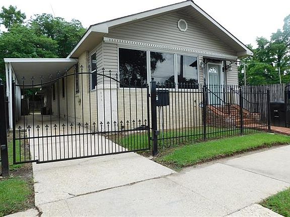 2nd image of 2120 Convention St