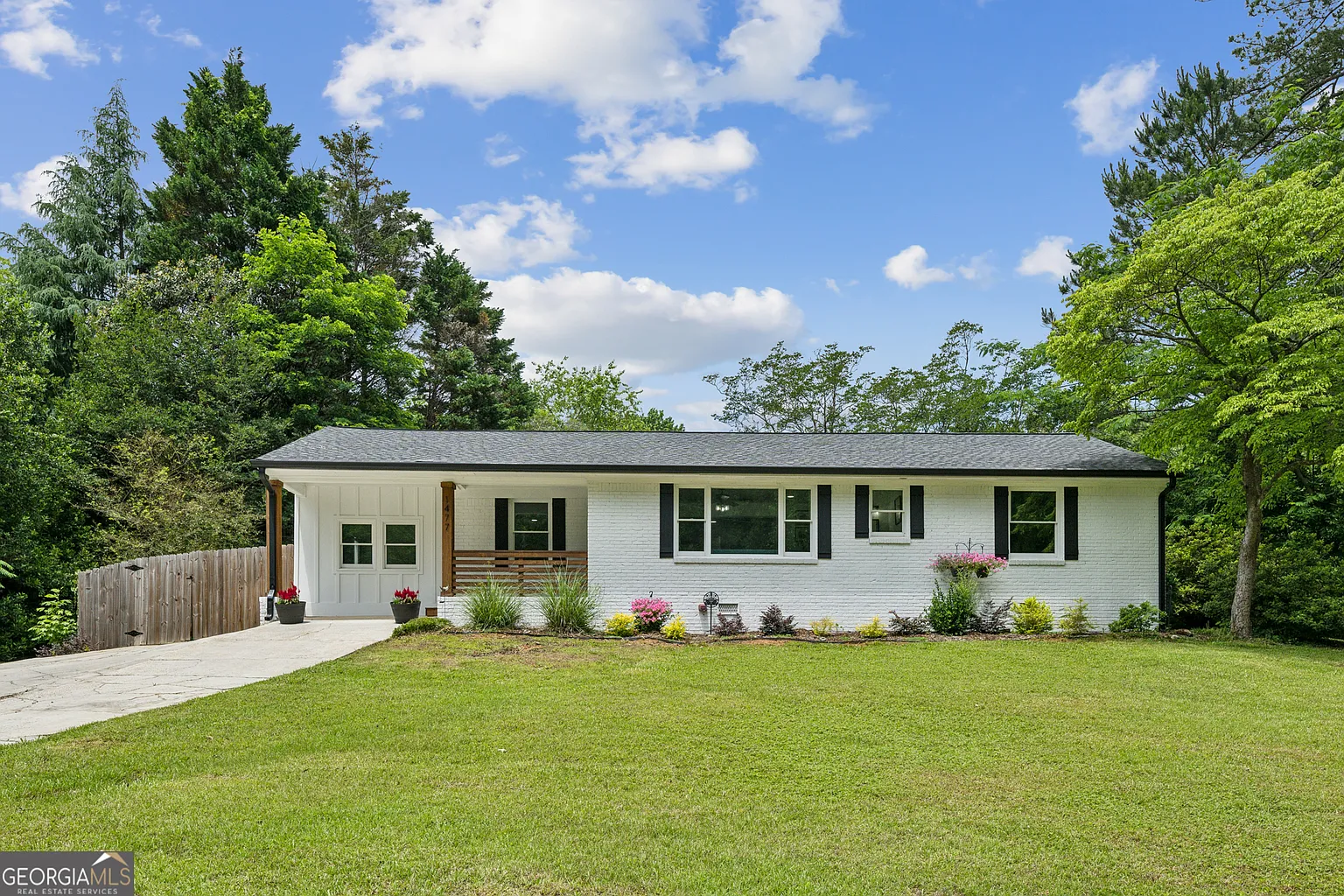 1477 Spruce Dr SE photo 1