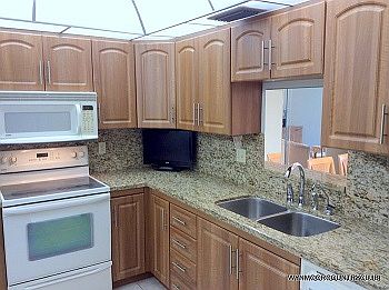 UPDATED KITCHEN & APPLIANCES