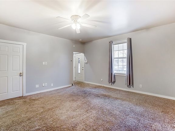 4th image of 1502 Columbia Ave
