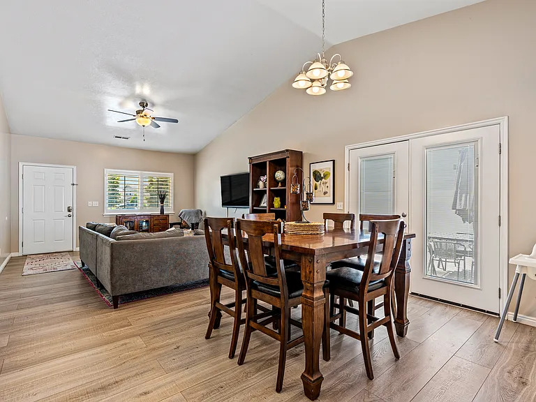 233 N Erastus Dr — Photo 8