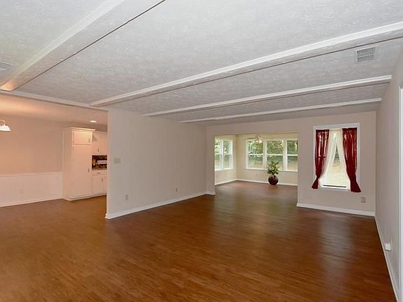 5th image of 4276 Dogwood Farms Dr