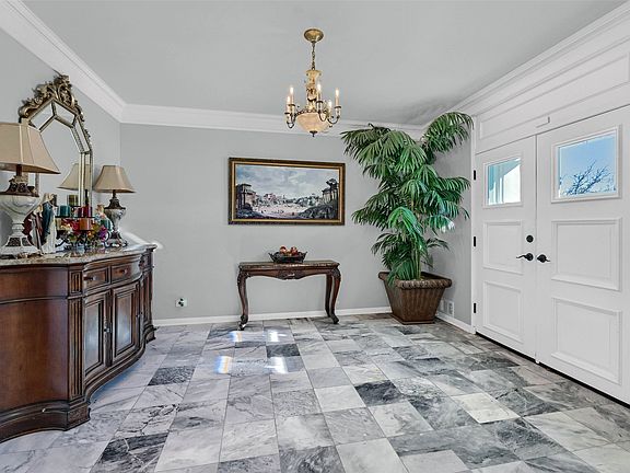 4th image of 1016 Crestview Dr