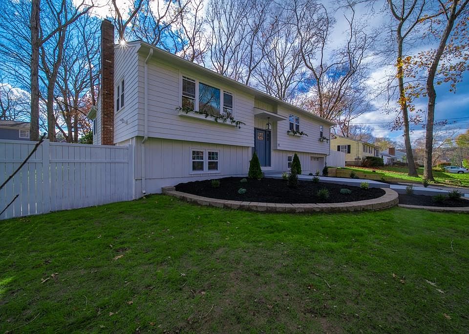 22 Bow Run, Saunderstown, RI 02874 Zillow
