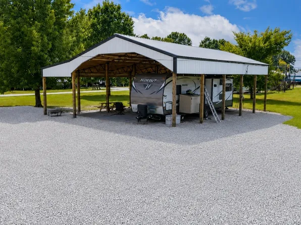 1020 Wc Pickett Rd, Clifton, TN 38425