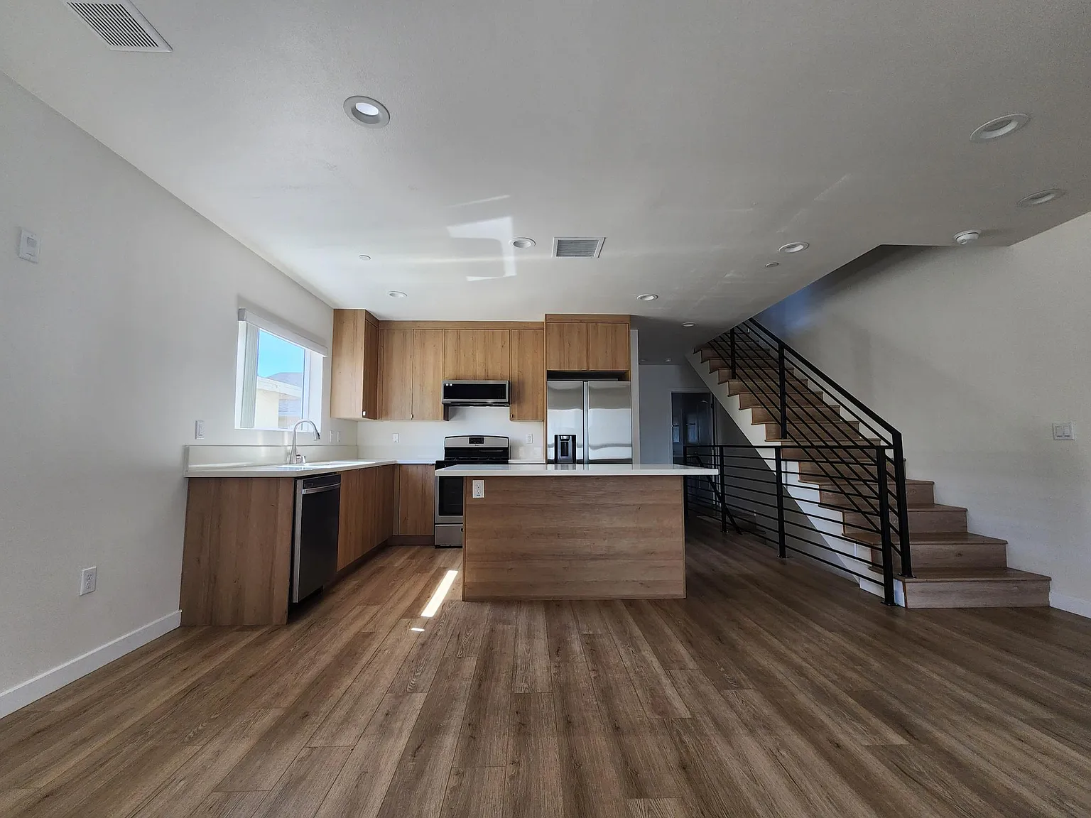 4 bed, 4.5 bath, 1788 sqft, $4,333 — Photo 1