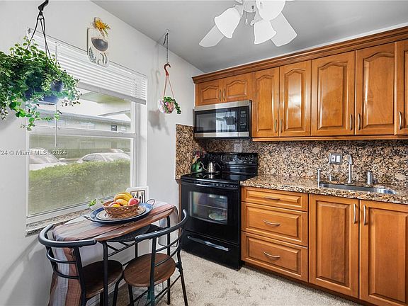 4th image of 601 NW 80th Ave APT 108