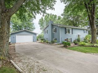 937 32nd Ave E, Milan, IL 61264