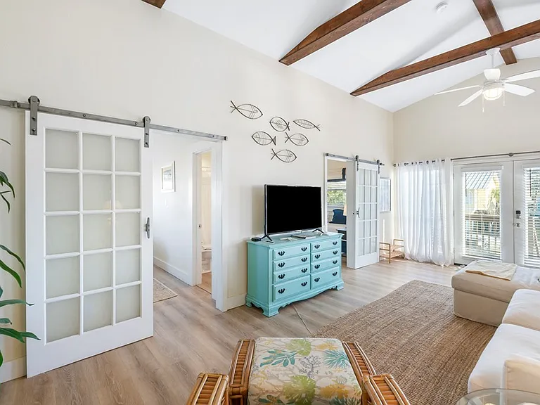 1 Lauderdale Dr — Photo 3