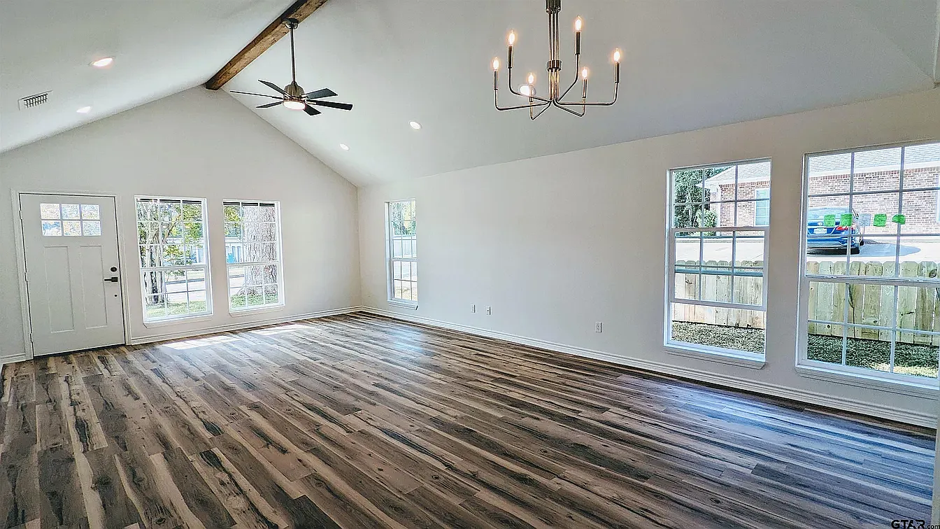 3 bed, 1413 sqft, $2,129 — Photo 3