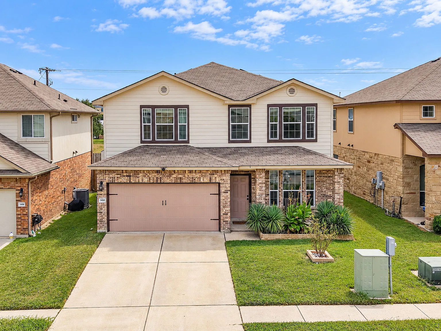 4 bed, 2.5 bath, 2112 sqft, $2,000 — Photo 1